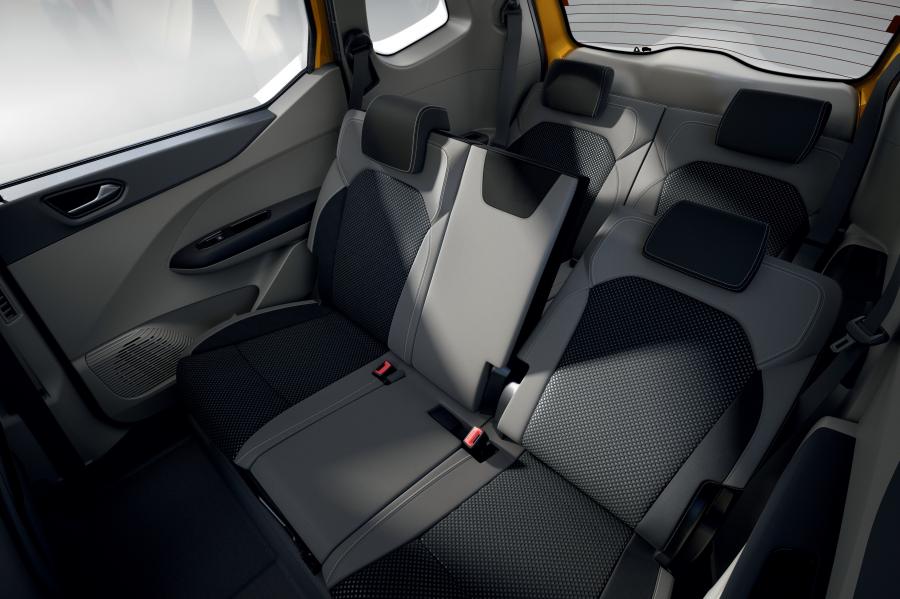 Интерьер Renault Triber 2019 года  (фото 12 из 19)
